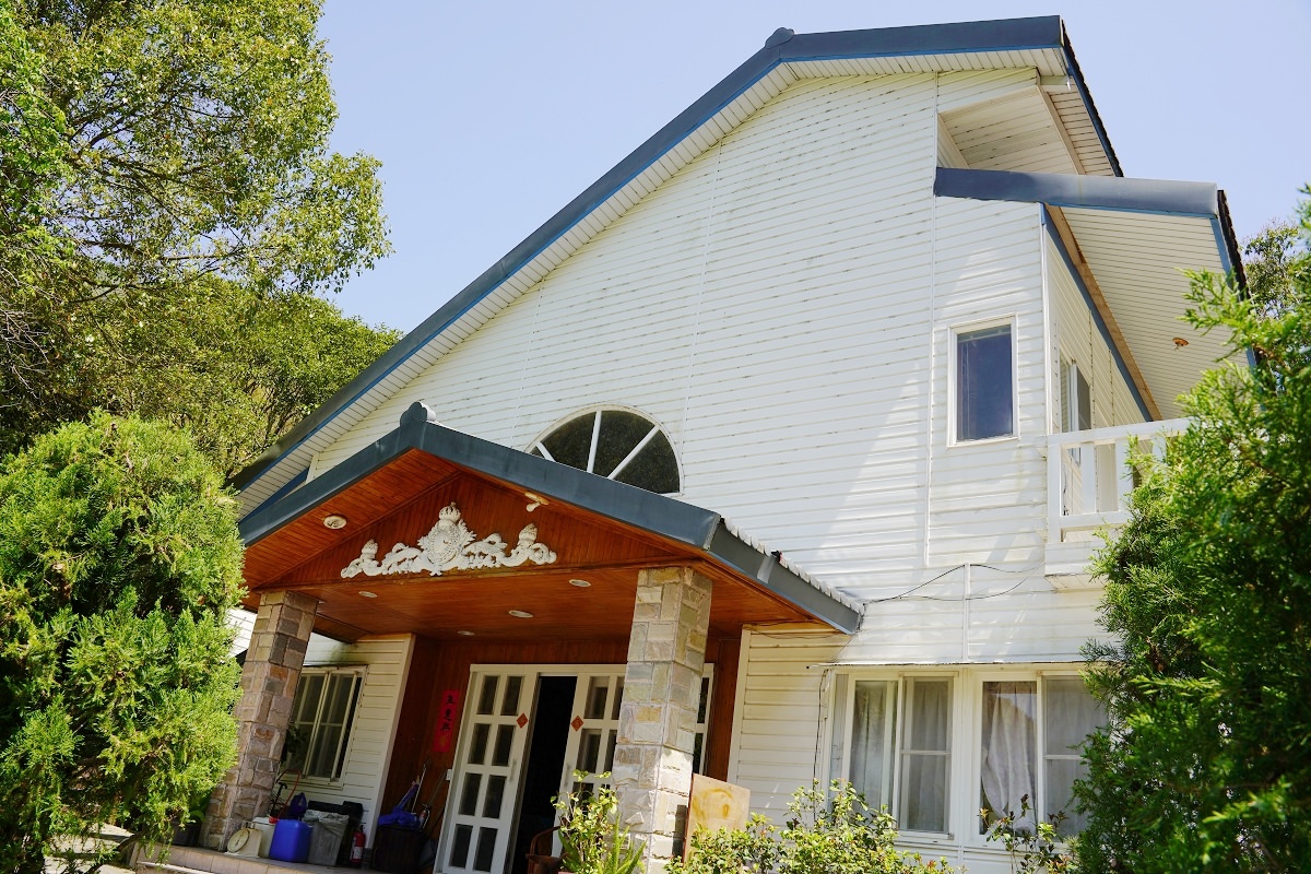 【拉拉山民宿推薦】親子住宿採果體驗好選擇 桃園復興小木屋包棟住宿首選 溪景生態農莊