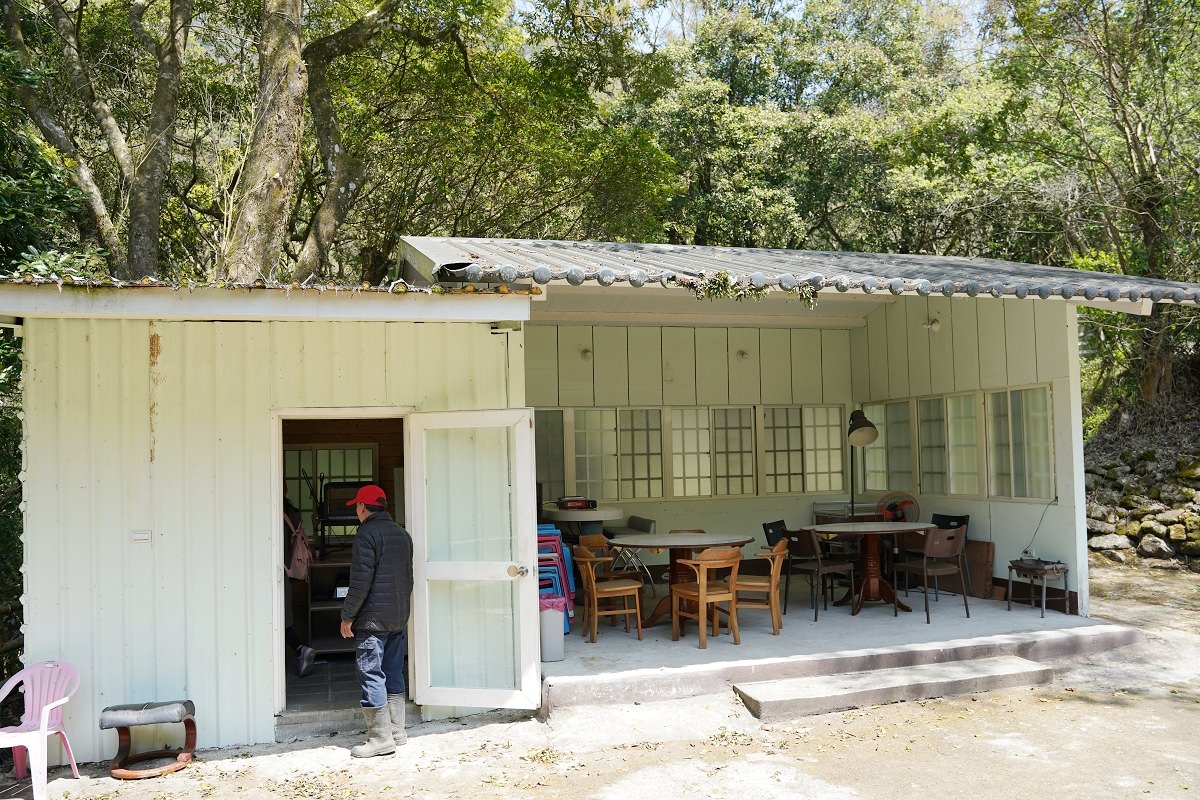 【拉拉山民宿推薦】親子住宿採果體驗好選擇 桃園復興小木屋包棟住宿首選 溪景生態農莊