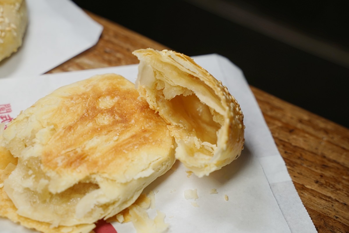 【金門沙美老街美食推薦】手工現做現烤燒餅 在地30年老字號伴手禮 閩式燒餅專賣店