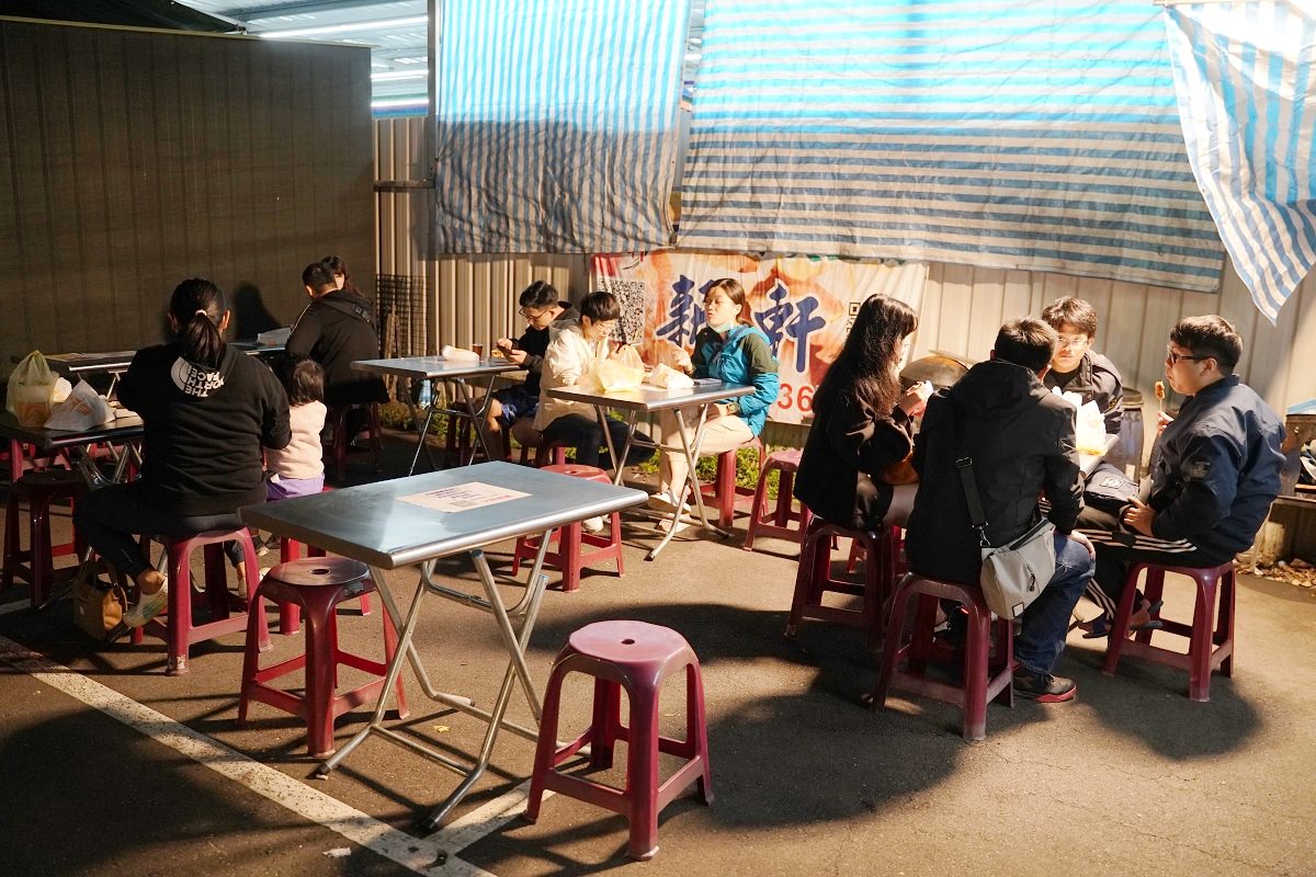 【龍潭夜市排隊美食推薦】假日限定酥脆一口酥 獨家醃製泡菜秘製醬汁 新軒一口酥臭豆腐