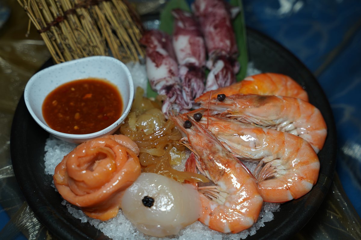 【迪化街餐酒館推薦】大稻埕深夜食堂約會酒吧好去處 大稻埕碼頭貨櫃市集人氣美食攤位 微醺花園Tipsy Garden餐酒館