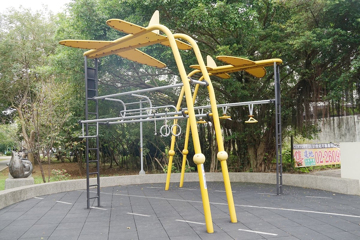 【林口親子公園推薦】全台首座捷運主題遊戲場 陸海空交通特色公園 林口樂活捷運主題公園