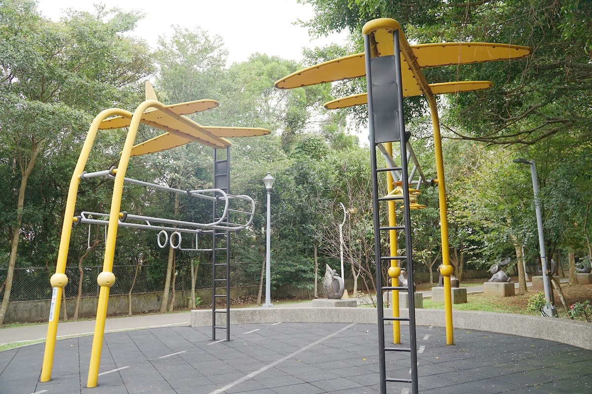 【林口親子公園推薦】全台首座捷運主題遊戲場 陸海空交通特色公園 林口樂活捷運主題公園