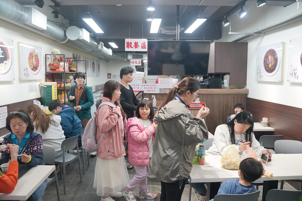 【上輝仙草豆花店】中壢甜品推薦 在地老字號超人氣甜湯 美味必點嫩仙草凍/紅豆湯/豆花/刨冰