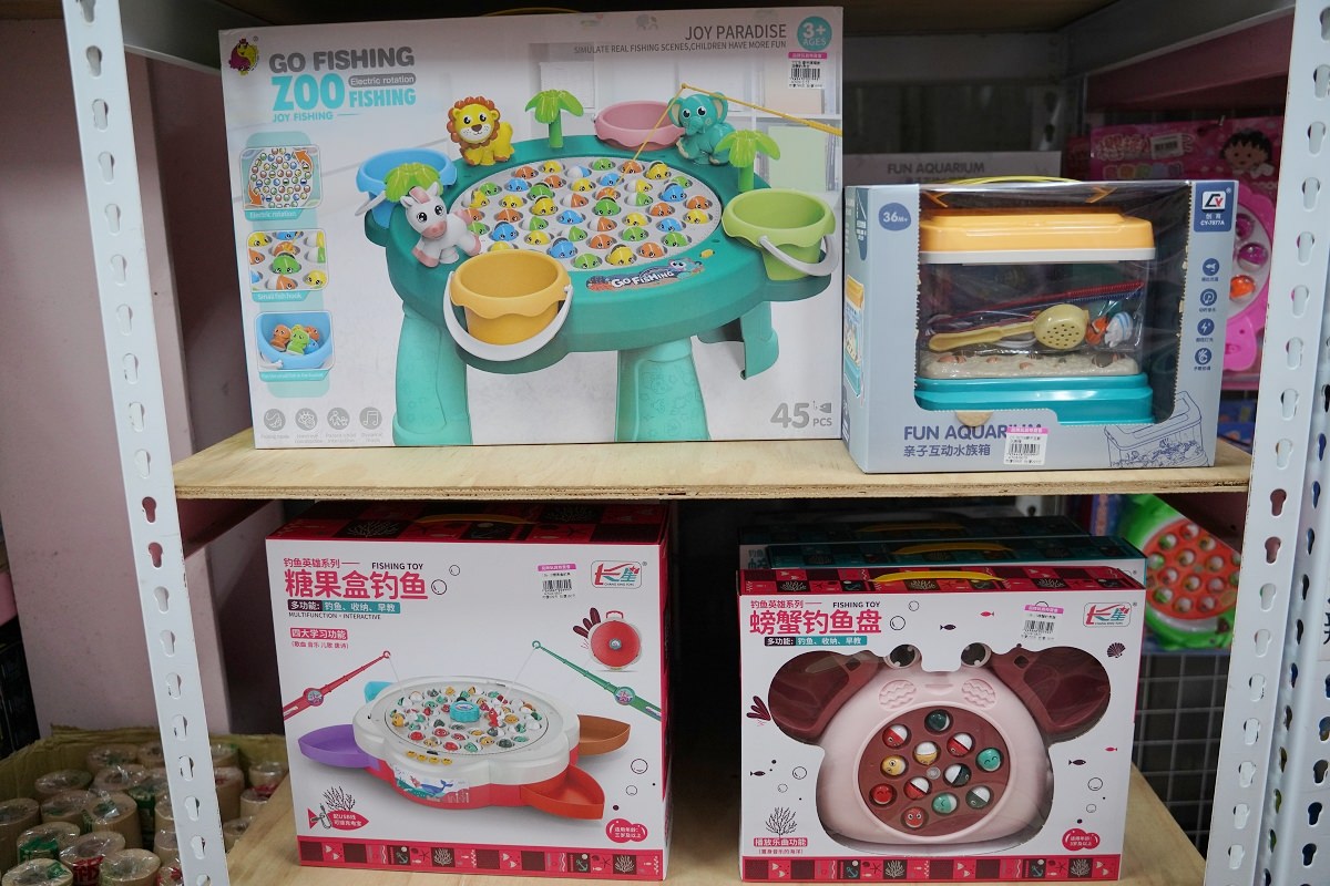 【台中玩具批發賣場推薦】台中便宜玩具倉庫 百坪賣場萬種玩具通通批發價 亞細亞Toys批發家族台中場