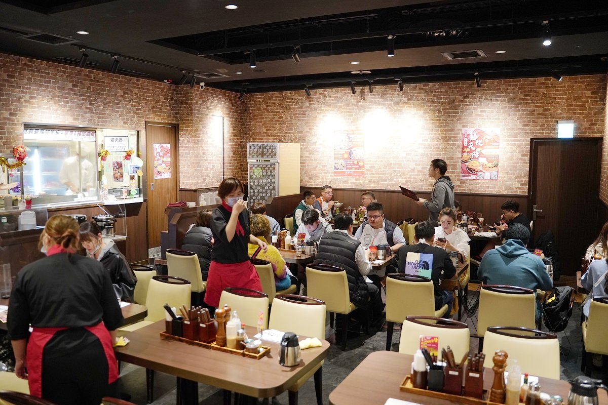 【台北CITYLINK南港店美食推薦】日本最大牛排連鎖店 客製化牛排現點現切現煎 Ikinari Steak