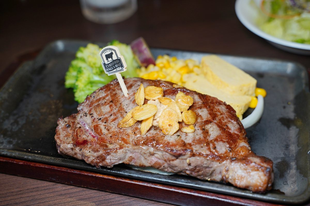 【台北CITYLINK南港店美食推薦】日本最大牛排連鎖店 客製化牛排現點現切現煎 Ikinari Steak