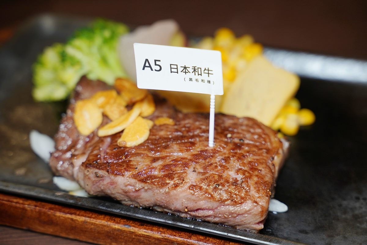 【台北CITYLINK南港店美食推薦】日本最大牛排連鎖店 客製化牛排現點現切現煎 Ikinari Steak