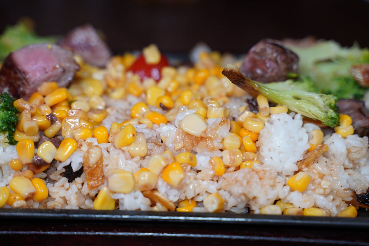 【台北CITYLINK南港店美食推薦】日本最大牛排連鎖店 客製化牛排現點現切現煎 Ikinari Steak