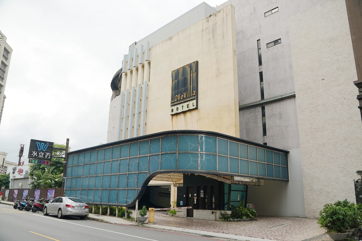 【桃園蘆竹南崁汽車旅館推薦】60坪大空間頂級KTV房 獨立兩大床套房 水立方汽車旅館