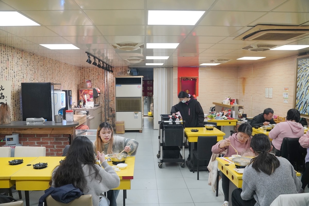 【中原大學小火鍋推薦】中原商圈貓咪餐廳好選擇 麻辣鴨血滷肉飯茶凍飲料冰品吃到飽 熊樂火鍋
