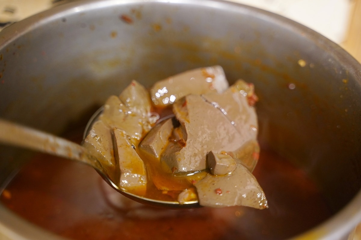 【中原大學小火鍋推薦】中原商圈貓咪餐廳好選擇 麻辣鴨血滷肉飯茶凍飲料冰品吃到飽 熊樂火鍋
