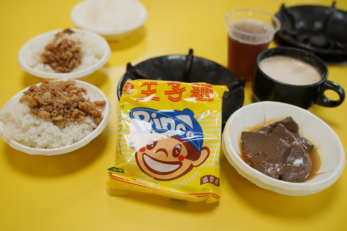 【中原大學小火鍋推薦】中原商圈貓咪餐廳好選擇 麻辣鴨血滷肉飯茶凍飲料冰品吃到飽 熊樂火鍋