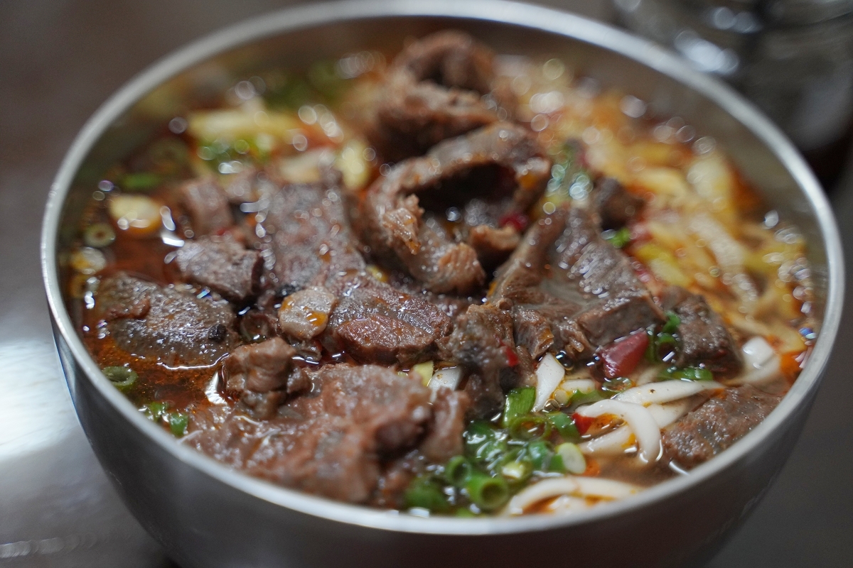 【藝文特區牛肉麵推薦】藝文特區在地老字號人氣小吃店 軟嫩多汁豆腐干美味必點 巧合珍牛肉麵南平藝文店 - 第8張圖 【藝文特區牛肉麵推薦】藝文特區在地老字號人氣小吃店 軟嫩多汁豆腐干美味必點 巧合珍牛肉麵南平藝文店