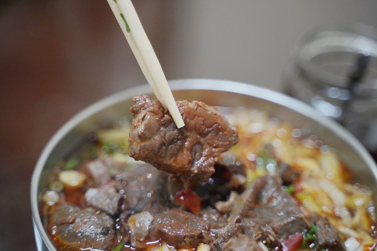 【藝文特區牛肉麵推薦】藝文特區在地老字號人氣小吃店 軟嫩多汁豆腐干美味必點 巧合珍牛肉麵南平藝文店 - 第9張圖 【藝文特區牛肉麵推薦】藝文特區在地老字號人氣小吃店 軟嫩多汁豆腐干美味必點 巧合珍牛肉麵南平藝文店