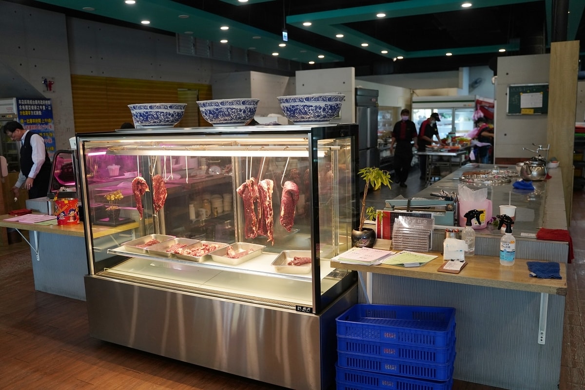 【台南牛肉爐推薦】台南最大牛肉湯美食品牌 必點台南酒家菜/地方特色小炒 鴻品牛肉湯市政府店 - 第5張圖 【台南牛肉爐推薦】台南最大牛肉湯美食品牌 必點台南酒家菜/地方特色小炒 鴻品牛肉湯市政府店