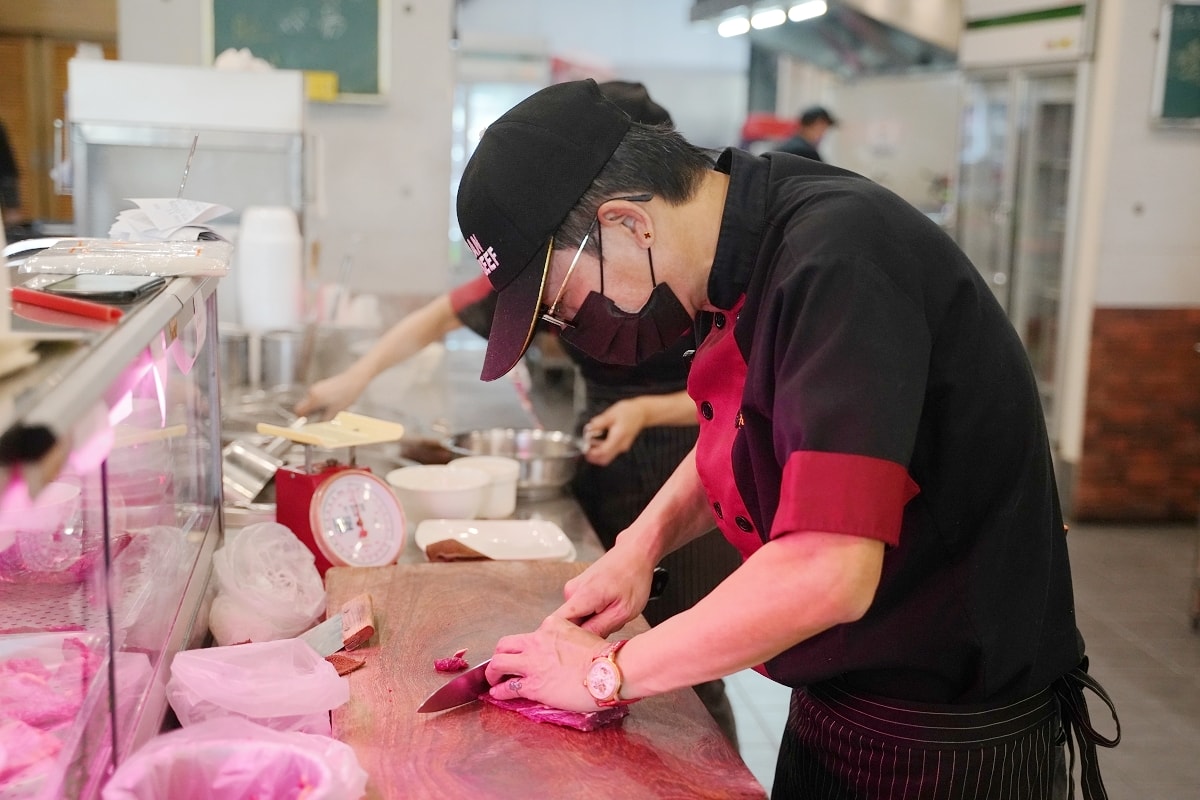 【台南牛肉爐推薦】台南最大牛肉湯美食品牌 必點台南酒家菜/地方特色小炒 鴻品牛肉湯市政府店 - 第12張圖 【台南牛肉爐推薦】台南最大牛肉湯美食品牌 必點台南酒家菜/地方特色小炒 鴻品牛肉湯市政府店