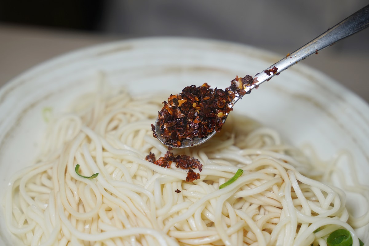 【赤子辛福州乾拌麵】桃園蘆竹南崁小吃推薦 一麵三吃加油添醋加辣渣 美味必點餛飩蛋包湯麵 - 第10張圖 【赤子辛福州乾拌麵】桃園蘆竹南崁小吃推薦 一麵三吃加油添醋加辣渣 美味必點餛飩蛋包湯麵