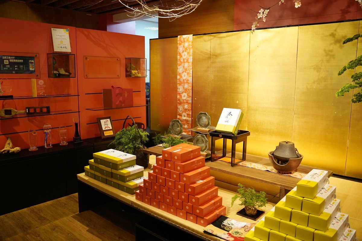 【台中伴手禮推薦】創始於1908年台中百年老店 反轉蛋黃酥！蛋黃酥蛋糕「夕日允香」限量開賣！陳允寶泉食品