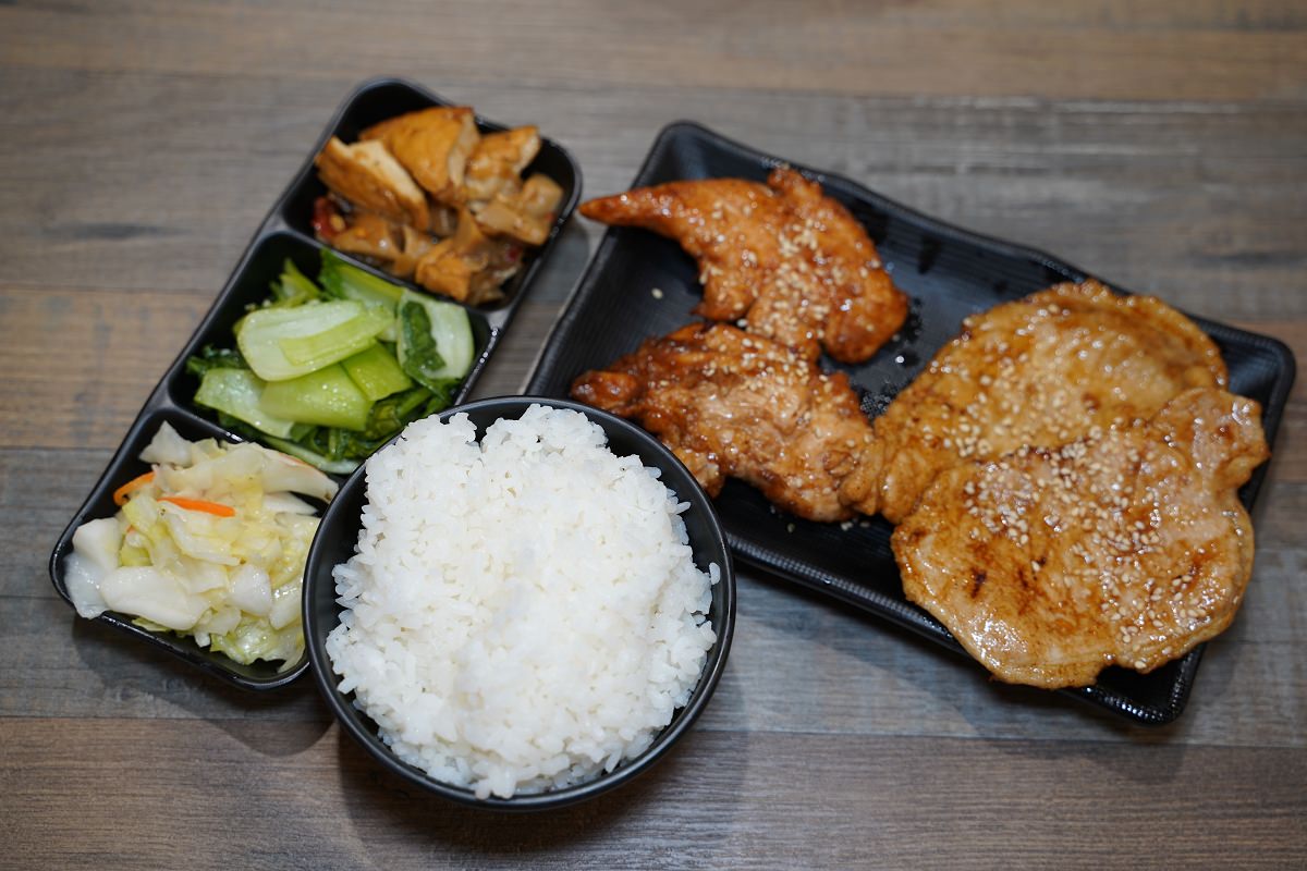 【中正紀念堂便當推薦】美味必點獨家秘醬老三樣火烤簡餐 寧波西街外帶便當好選擇 飴盛禾烤定食