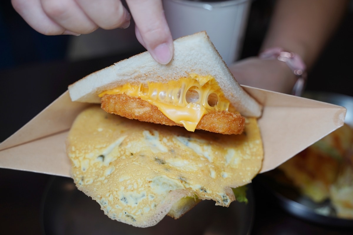 【中原大學蛋餅推薦】口感酥脆大份量鐵鍋蛋餅 起司蔬菜蛋餅美味必點 大嗑Brunch中原大學蔬菜蛋餅專賣店 - 第8張圖 【中原大學蛋餅推薦】口感酥脆大份量鐵鍋蛋餅 起司蔬菜蛋餅美味必點 大嗑Brunch中原大學蔬菜蛋餅專賣店