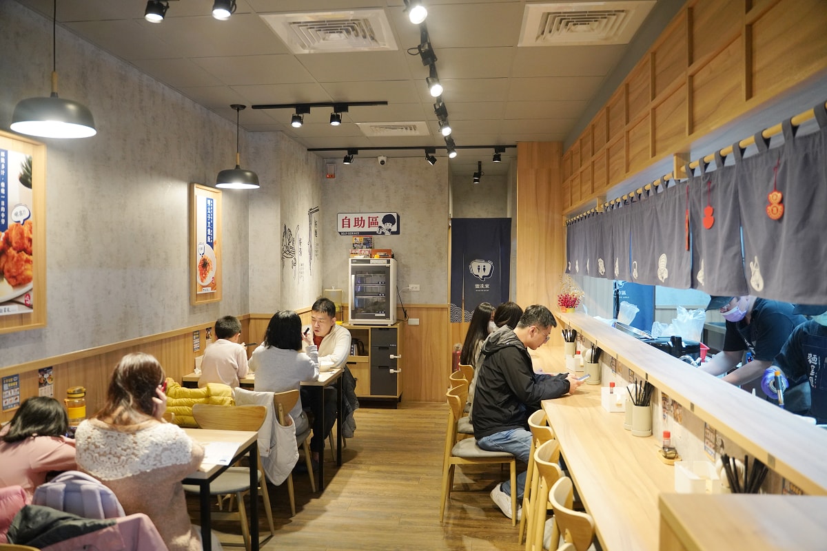 【麵匡匡拉麵食堂中壢文化二店】內壢拉麵推薦 鹹淡適中美味湯頭 考100分免費吃寶寶拉麵