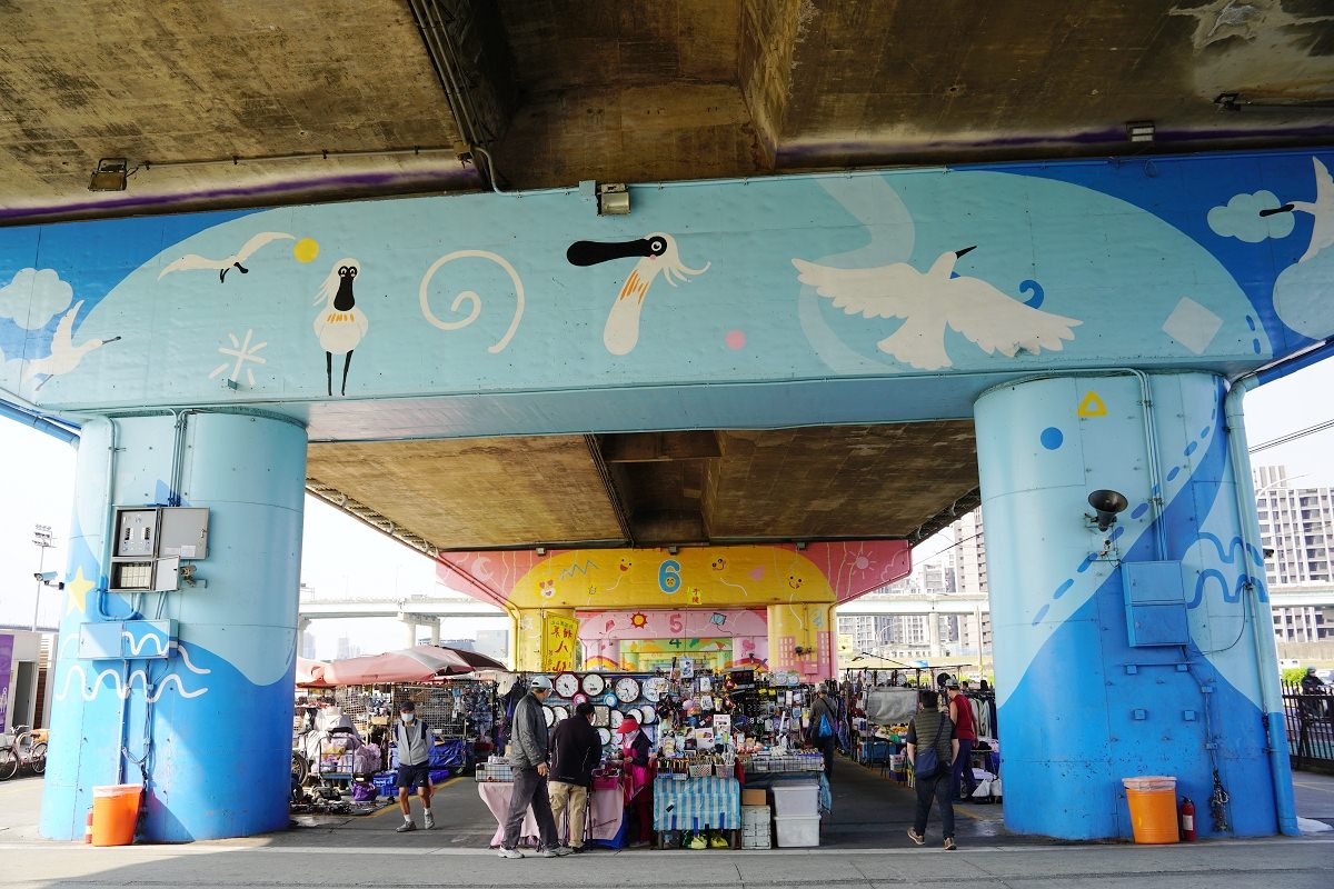 【重新橋觀光市集】全台最大跳蚤市場 童趣新裝重新橋跳蚤市集 三重幸福水漾公園旁