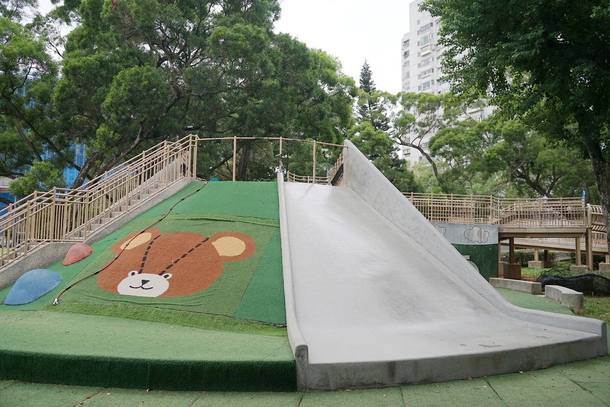 【林口兒童公園推薦】全共融特色遊戲場 新北最高獨立式共融磨石滑梯 林口社區運動公園(小熊公園) - 第16張圖 【林口兒童公園推薦】全共融特色遊戲場 新北最高獨立式共融磨石滑梯 林口社區運動公園(小熊公園)