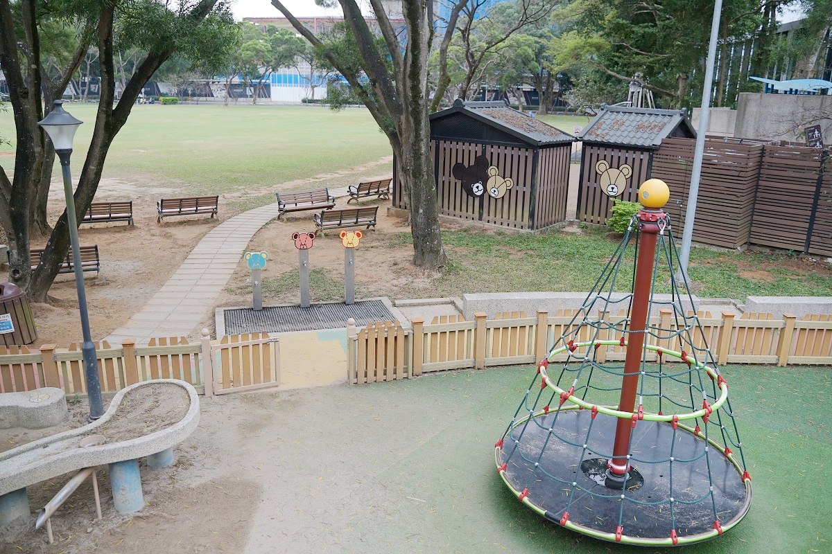【林口兒童公園推薦】全共融特色遊戲場 新北最高獨立式共融磨石滑梯 林口社區運動公園(小熊公園) - 第18張圖 【林口兒童公園推薦】全共融特色遊戲場 新北最高獨立式共融磨石滑梯 林口社區運動公園(小熊公園)