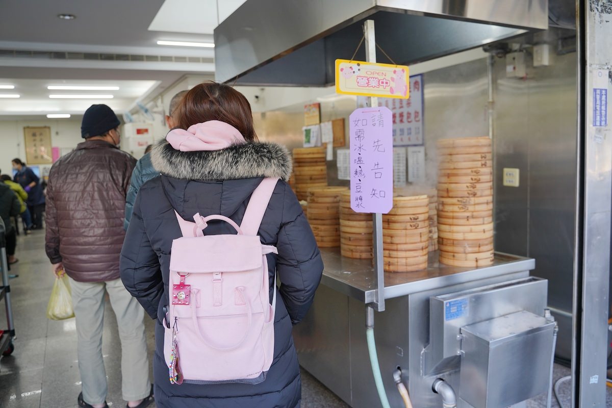 【桃園包子推薦】桃園100碗在地50年包子老店 老麵麵糰Q彈有嚼勁 六福包子店