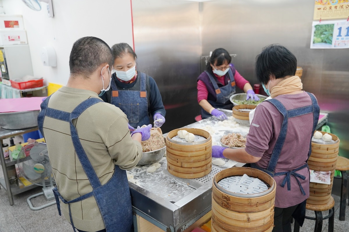 【桃園包子推薦】桃園100碗在地50年包子老店 老麵麵糰Q彈有嚼勁 六福包子店