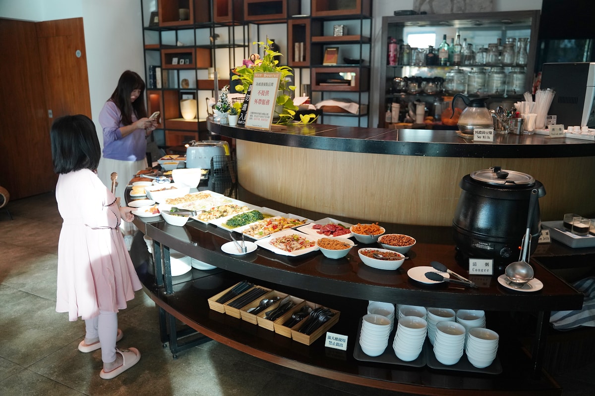 【藏闊渡假會館】宜蘭五結民宿推薦 飢餓遊戲/食尚玩家激推 網美泳池+室內兒童遊戲區爸媽最愛
