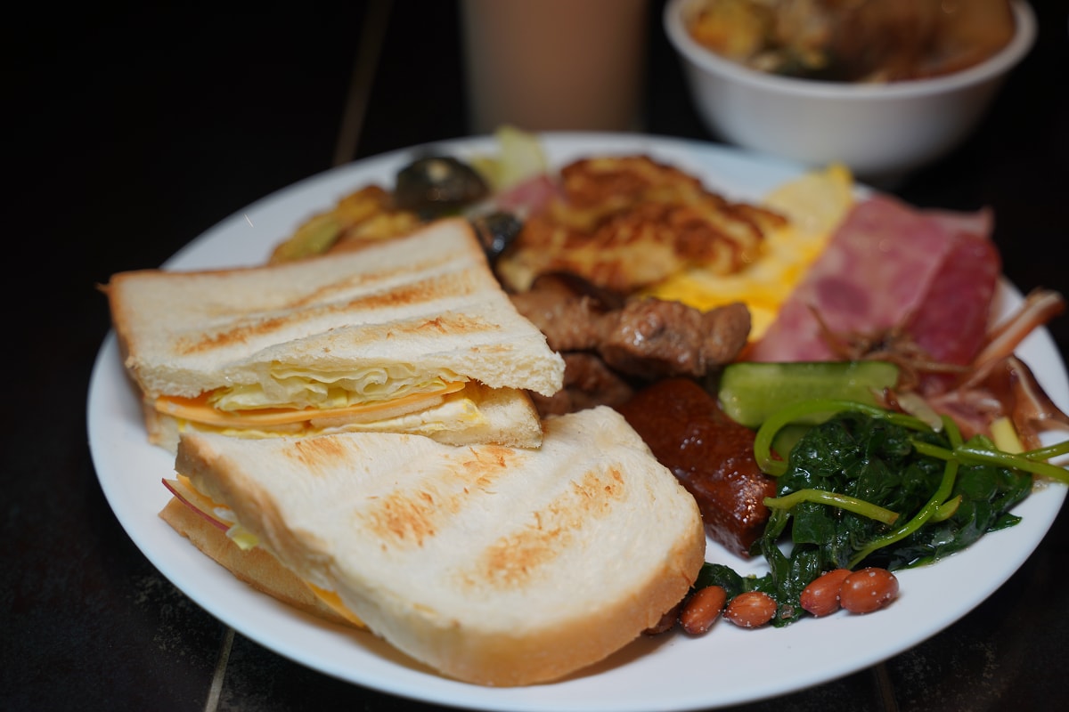 【藏闊渡假會館】宜蘭五結民宿推薦 飢餓遊戲/食尚玩家激推 網美泳池+室內兒童遊戲區爸媽最愛