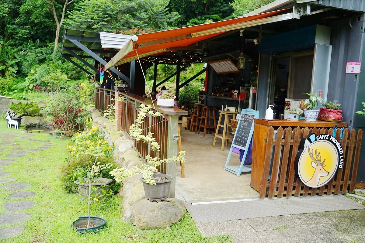 【龍潭下午茶推薦】龍潭千層瀑布咖啡館 美味必點蜂蜜鬆餅 鹿點咖啡千瀑店 - 第1張圖 【龍潭下午茶推薦】龍潭千層瀑布咖啡館 美味必點蜂蜜鬆餅 鹿點咖啡千瀑店