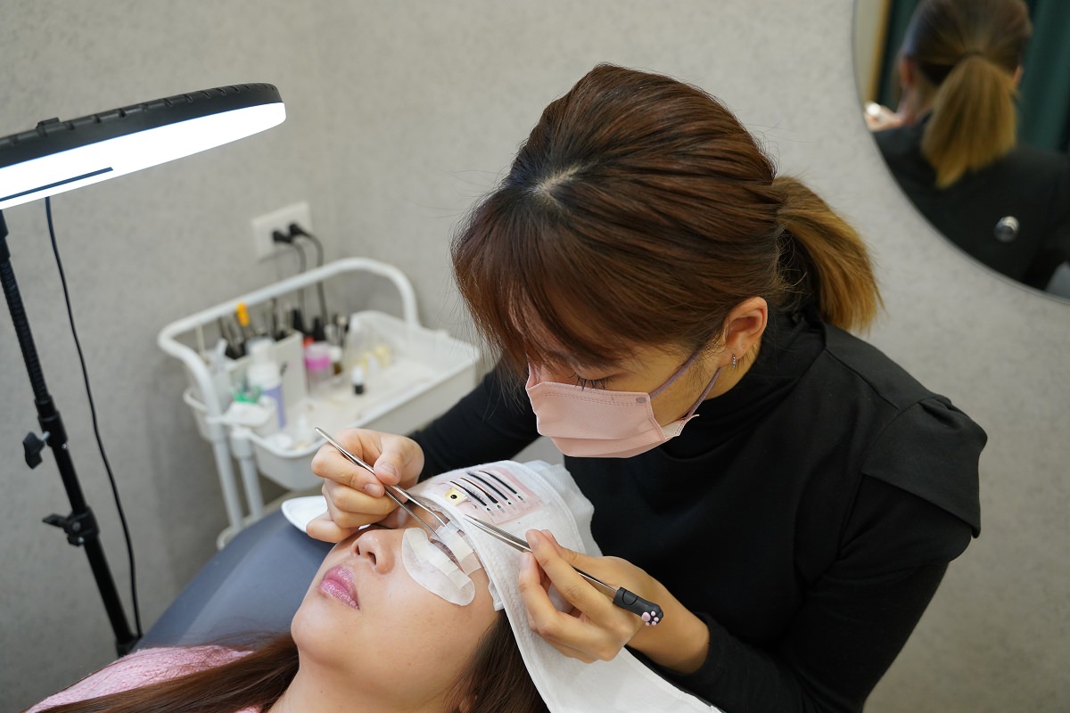 【中壢美睫推薦】中壢美容美體/熱蠟除毛好選擇 6D多層次嫁接裸妝效果好 Woman美麗睫女人美學概念館