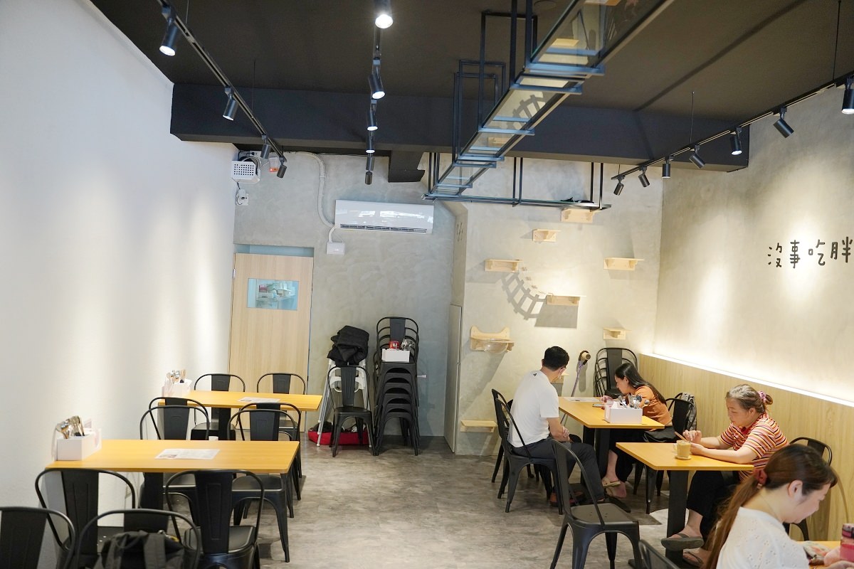 【龍潭貓咪餐廳推薦】龍潭寵物友善餐廳好選擇 龍潭親子餐廳兒童專屬遊戲區 胖點寵物親子友善餐廳