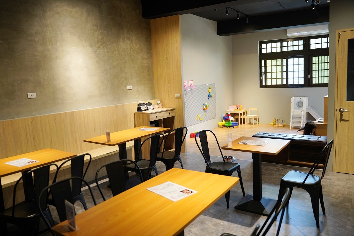 【龍潭貓咪餐廳推薦】龍潭寵物友善餐廳好選擇 龍潭親子餐廳兒童專屬遊戲區 胖點寵物親子友善餐廳