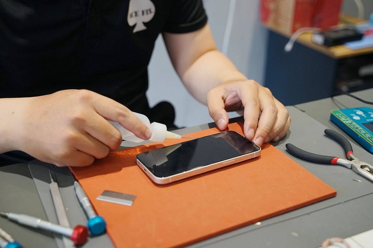 【中壢iPhone手機維修推薦】中壢SOGO手機現場維修好選擇 AirPods/AppleWatch維修 Ace Fix中壢元化店