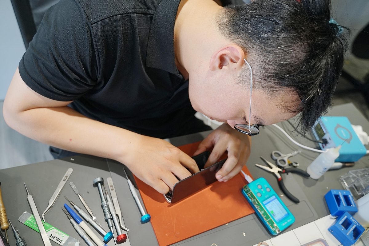 【中壢iPhone手機維修推薦】中壢SOGO手機現場維修好選擇 AirPods/AppleWatch維修 Ace Fix中壢元化店