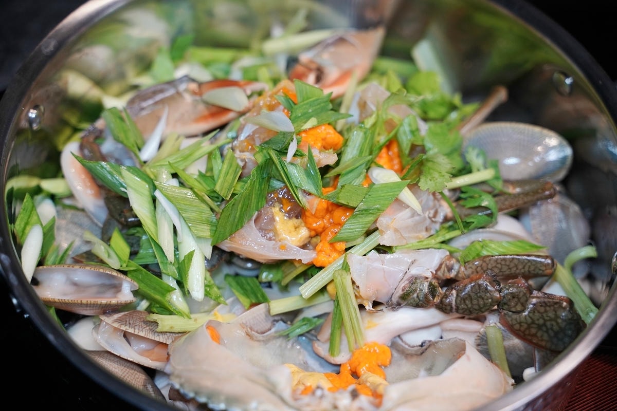 【黑潮市集-花甲蟹鍋】台北大安臨江街巷弄美食 緣起澳門辣汁花甲蟹鍋 濃厚湯頭八小時慢火熬製