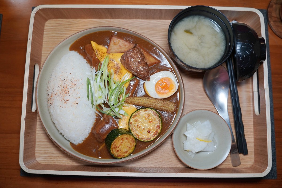 【埔里咖哩飯推薦】十六種香料熟成日式咖哩醬 每日輪值台灣特色米飯 初煦咖哩 truedish curry