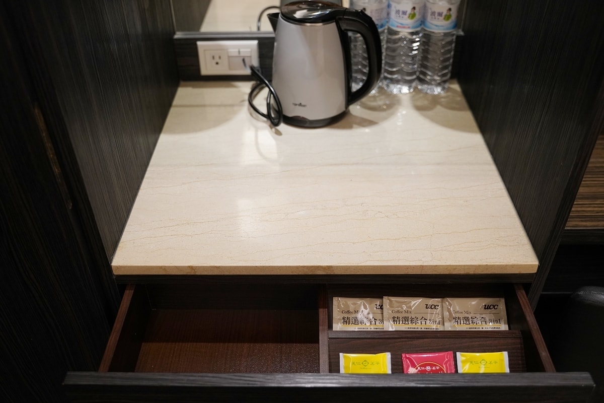 【饒河街觀光夜市住宿推薦】鄰近松山車站/五分埔商圈 素食早餐自助吧吃到飽 首都大飯店松山館