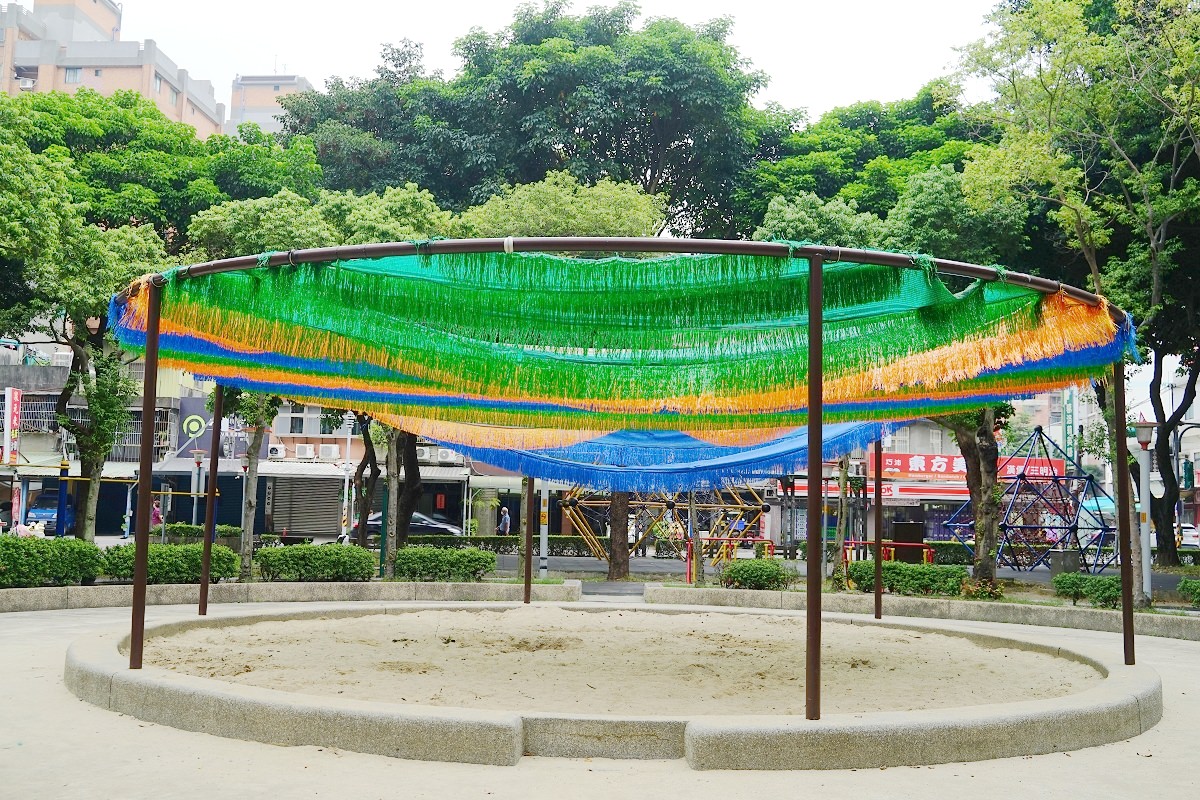 【桃園藝文特區親子景點推薦】阿拉丁神燈主題公園 沙坑/攀爬架/盪鞦韆/兒童遊樂場 同安親子公園