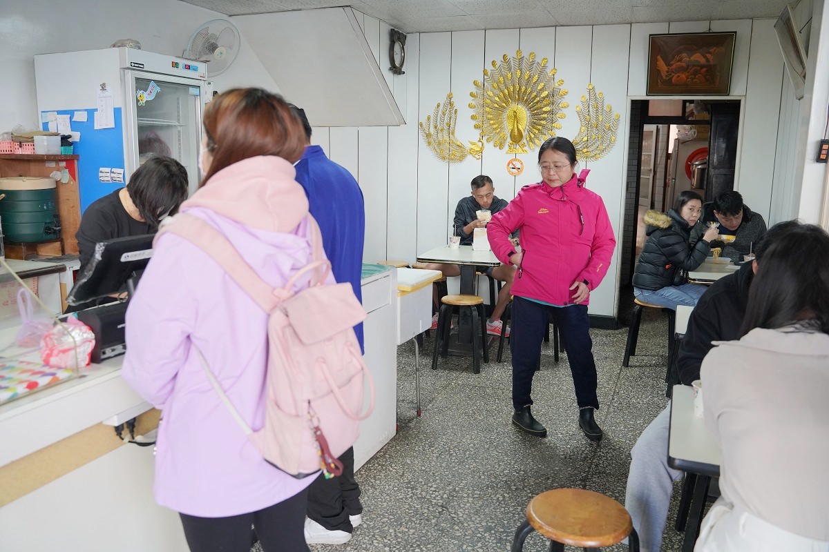 【桃園早餐推薦】桃園在地老字號傳統早餐店 超人氣炸豬排三明治漢堡 明峯早餐店
