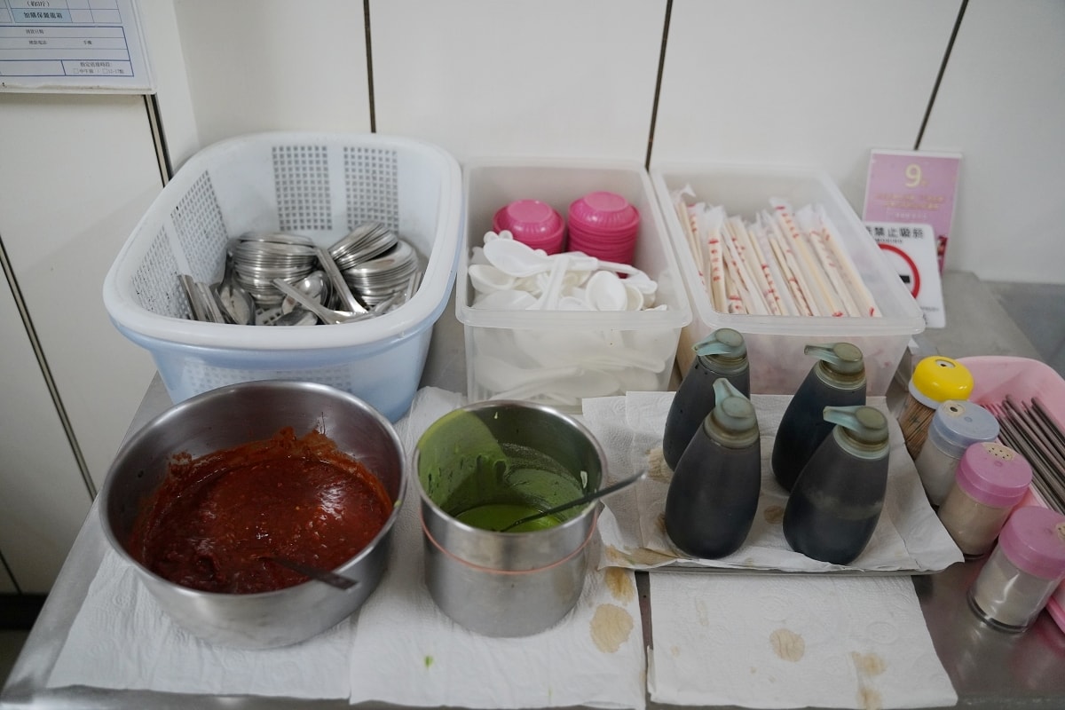 【台南小吃推薦】安平區米其林必比登推薦在地老店 美味必點魚肚鹹粥/魚皮湯/肉燥飯 王氏魚皮 - 第5張圖 【台南小吃推薦】安平區米其林必比登推薦在地老店 美味必點魚肚鹹粥/魚皮湯/肉燥飯 王氏魚皮