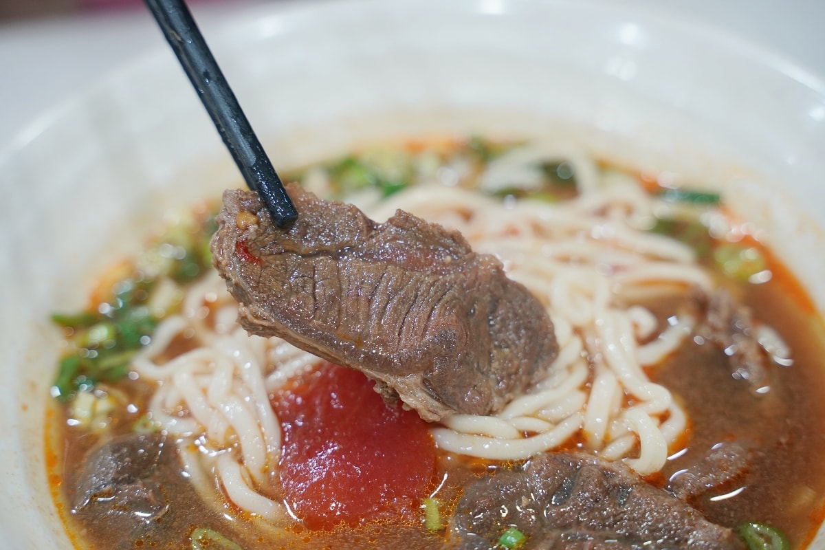 【桃園市政府美食推薦】桃園老字號麵食小館 美味必點蕃茄牛肉麵/蒸餃/蔥油餅 江夏麵食
