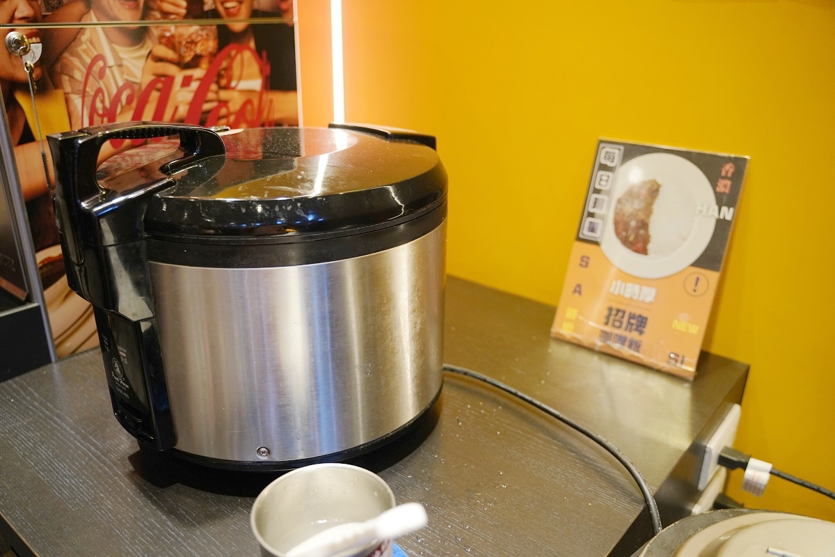 【平鎮牛排推薦】百分之百原肉免費續麵 招牌咖哩飯/玉米濃湯/烤吐司/冷熱飲/霜淇淋/零食餅乾爆米花吃到飽 小時厚牛排桃園平鎮店