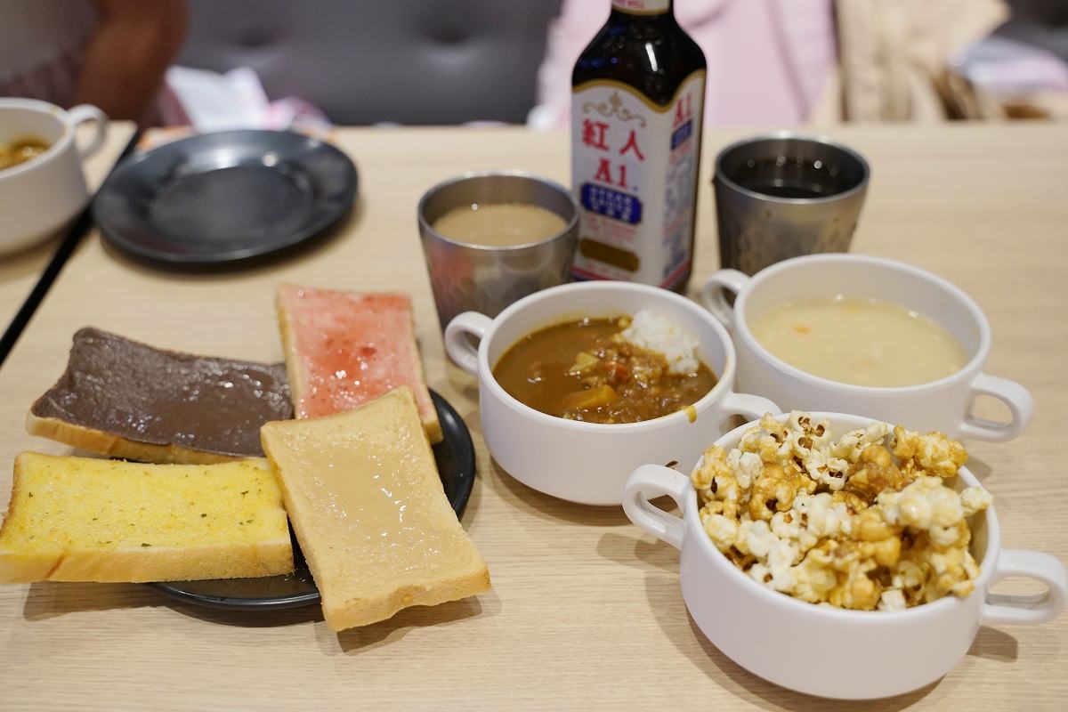 【平鎮牛排推薦】百分之百原肉免費續麵 招牌咖哩飯/玉米濃湯/烤吐司/冷熱飲/霜淇淋/零食餅乾爆米花吃到飽 小時厚牛排桃園平鎮店