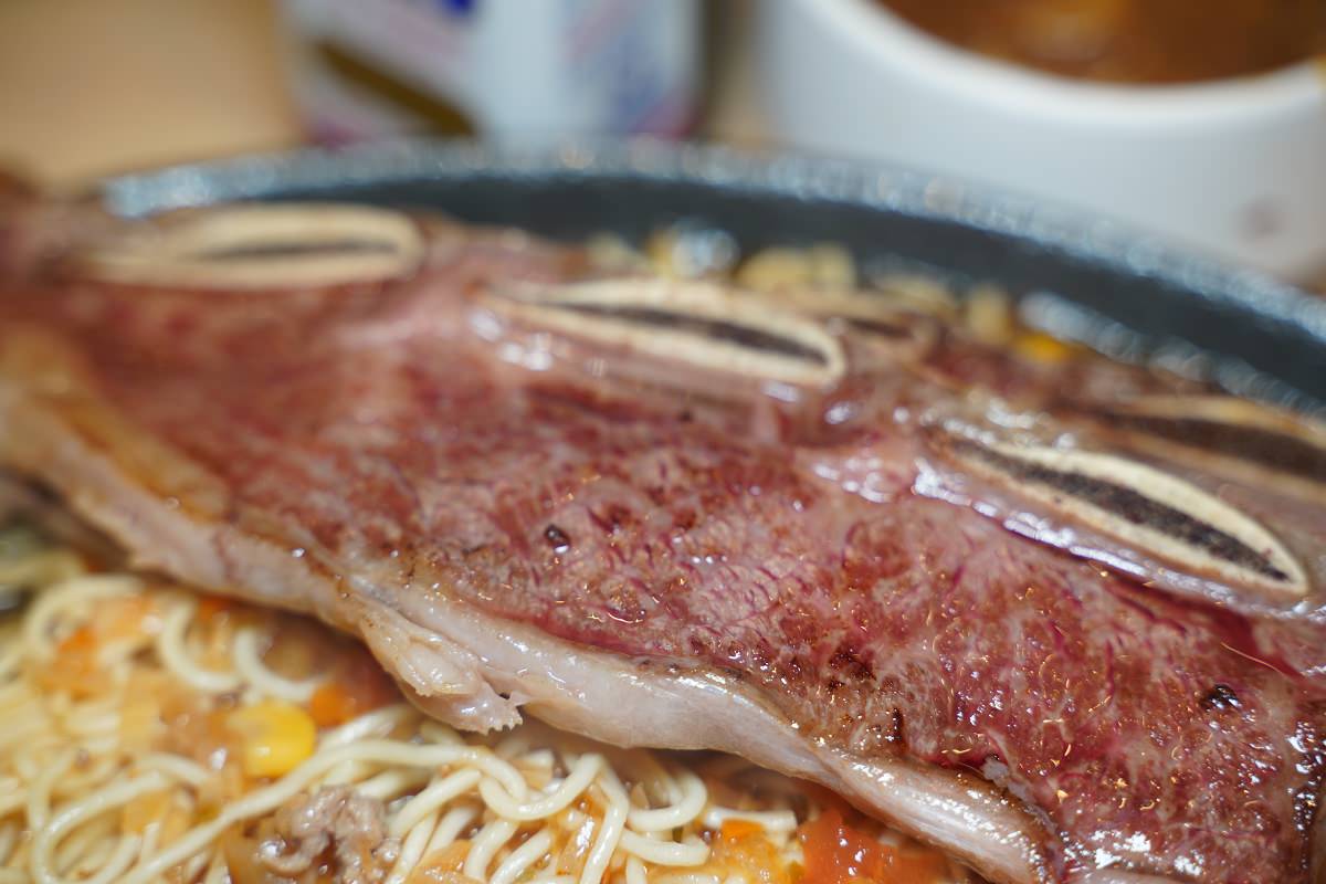 【平鎮牛排推薦】百分之百原肉免費續麵 招牌咖哩飯/玉米濃湯/烤吐司/冷熱飲/霜淇淋/零食餅乾爆米花吃到飽 小時厚牛排桃園平鎮店
