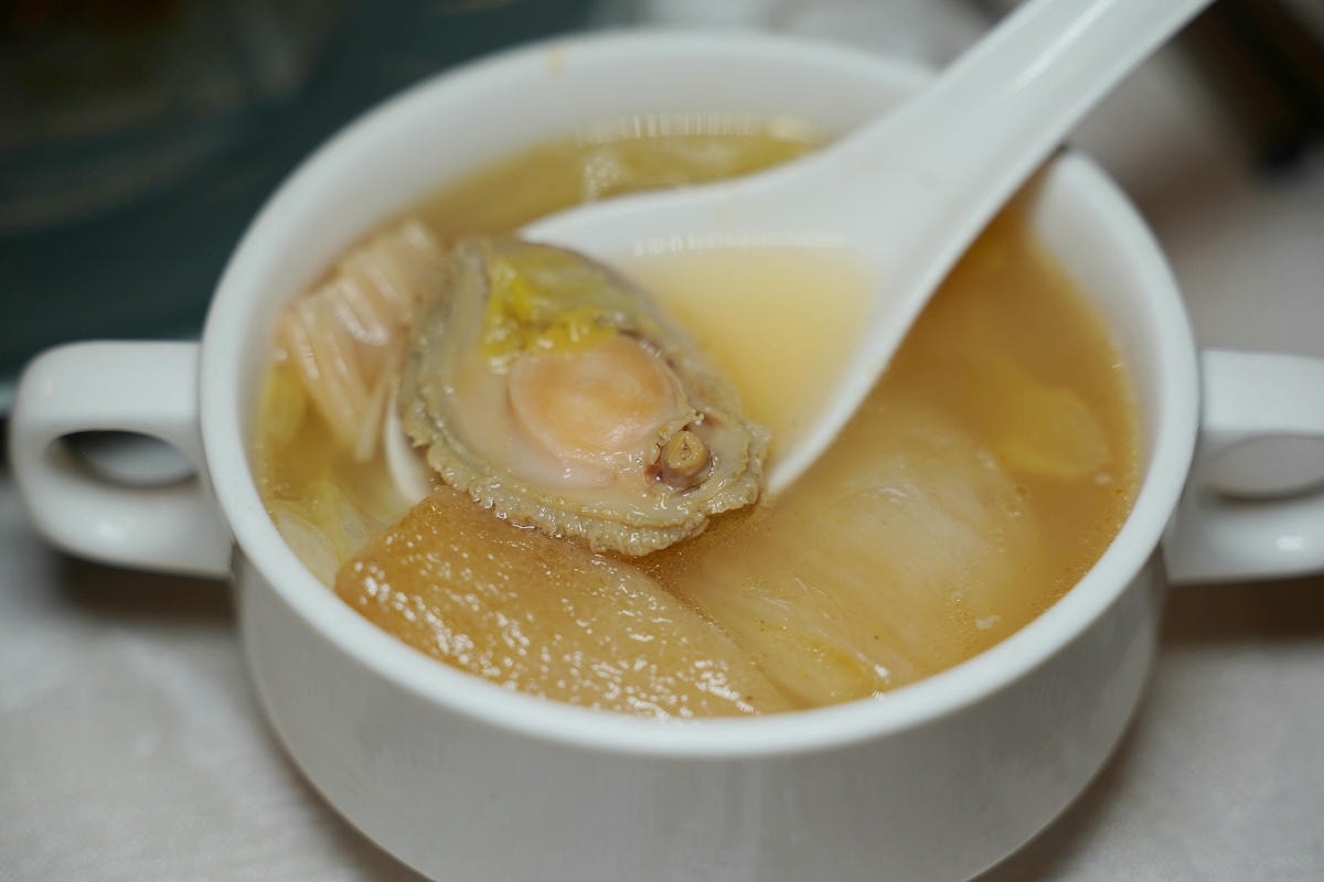 【台北凱撒大飯店-王朝餐廳】台北火車站中式桌菜/舒適包廂餐廳推薦 2025亞太十大名菜美點